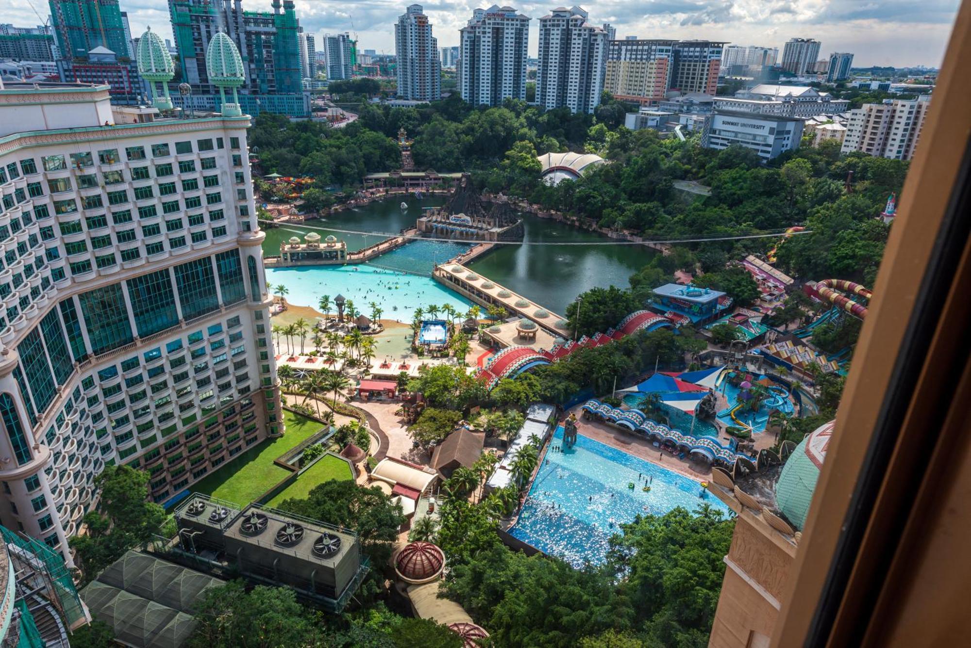 Lagoon View 6Pax Homestay At Sunway Resort Suites Петалинг-Джая Экстерьер фото